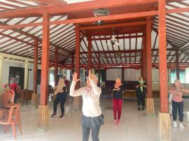 Senam kebugaran Jasmani bersama Ibu-ibu PKK dan juga warga masyarakat Mertelu